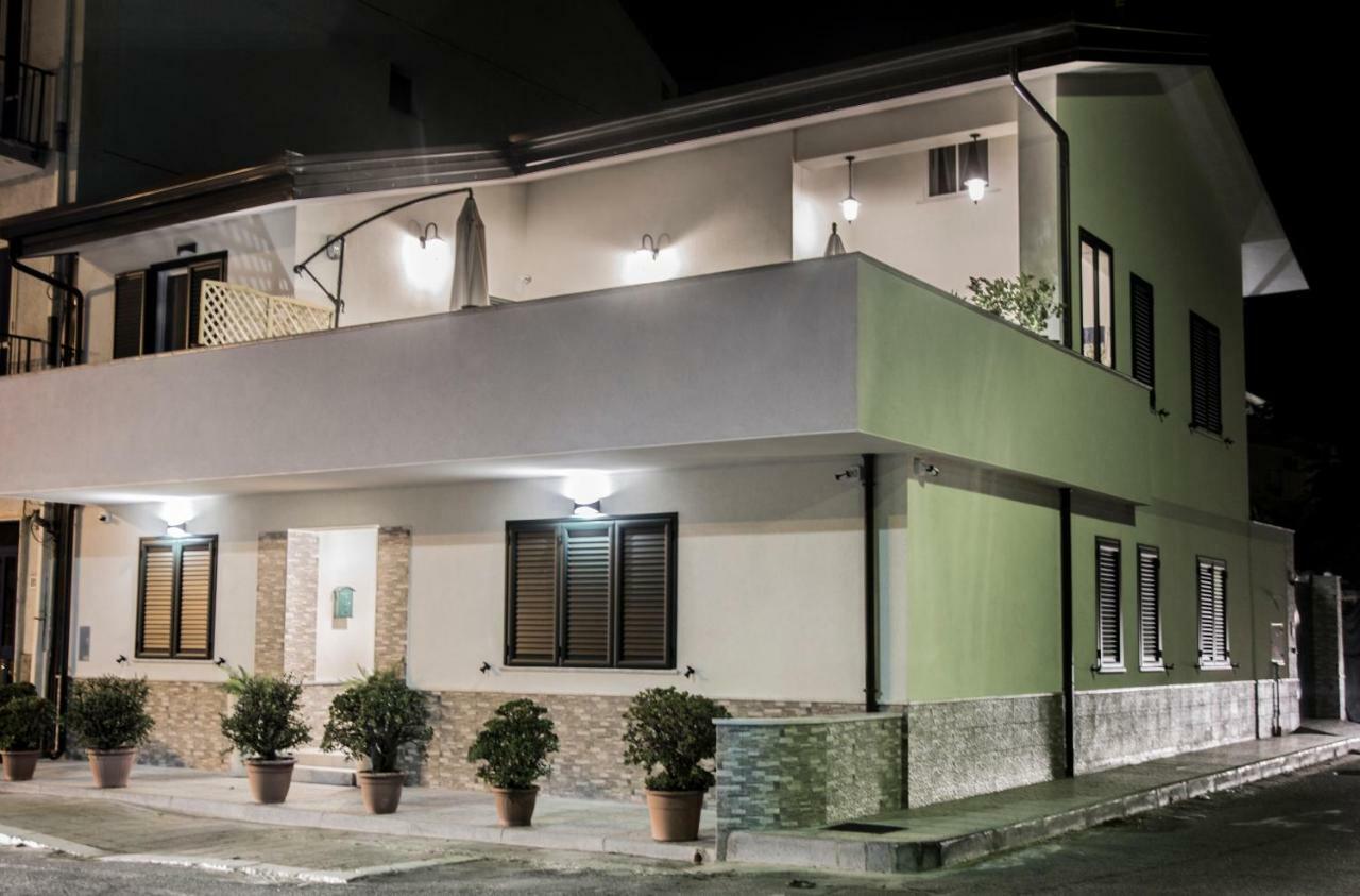 B&B A Due Passi Dal Mare Catona Di Reggio Calabria Exterior foto
