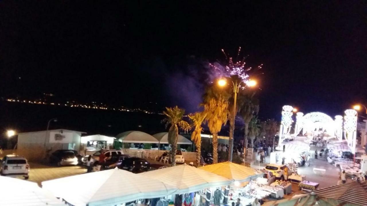 B&B A Due Passi Dal Mare Catona Di Reggio Calabria Exterior foto