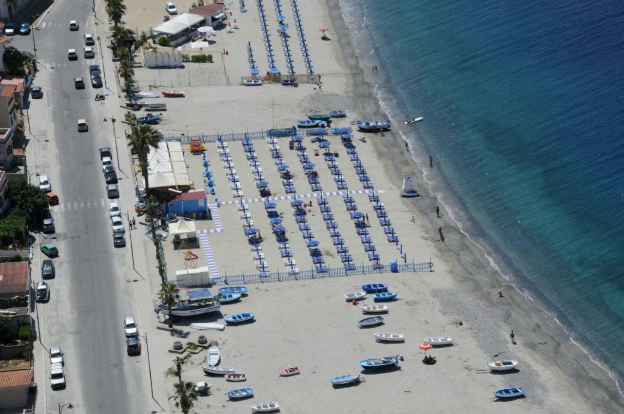 B&B A Due Passi Dal Mare Catona Di Reggio Calabria Exterior foto