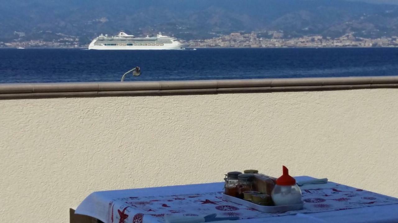 B&B A Due Passi Dal Mare Catona Di Reggio Calabria Exterior foto