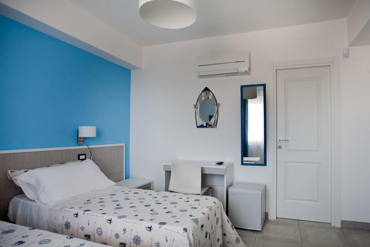 B&B A Due Passi Dal Mare Catona Di Reggio Calabria Exterior foto