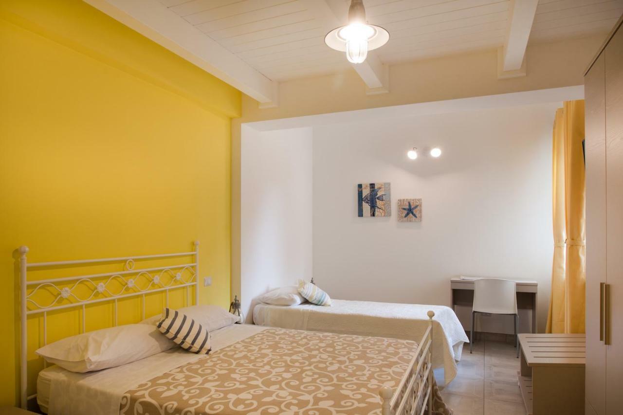 B&B A Due Passi Dal Mare Catona Di Reggio Calabria Exterior foto