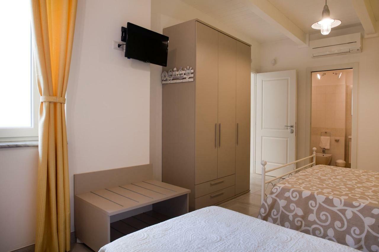 B&B A Due Passi Dal Mare Catona Di Reggio Calabria Exterior foto